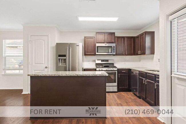 Building Photo - "Charming 3-Bed Sanctuary with 2 Full Baths in Desirable San Antonio Neighborhood - 1497 Sq Ft of...