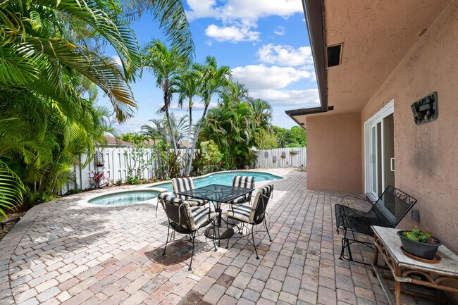 Building Photo - 313 SE 4th Terrace