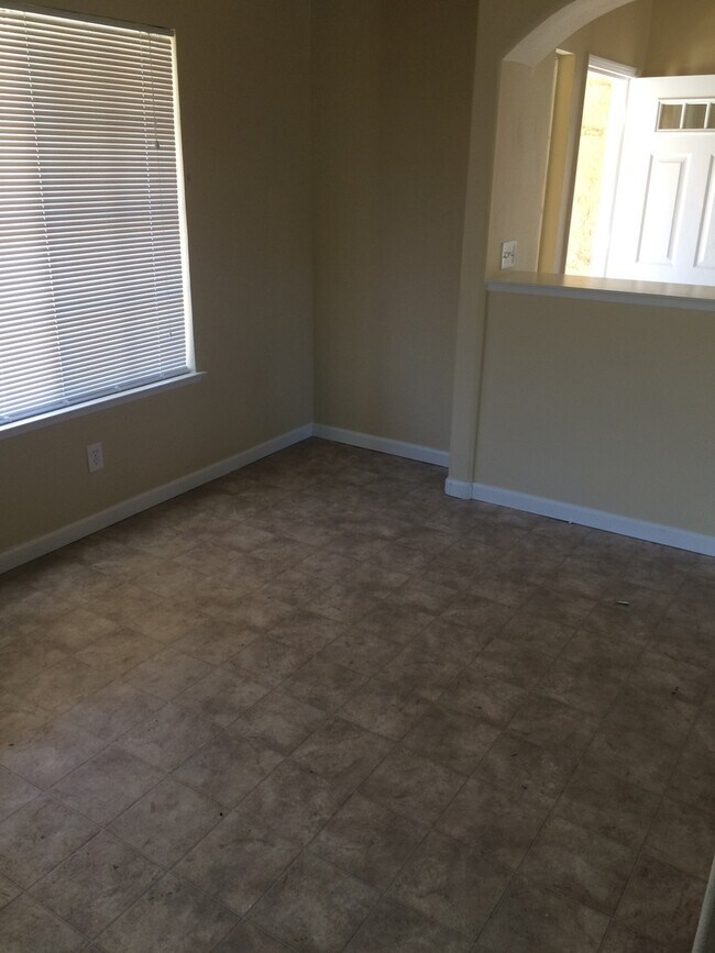 Building Photo - Madera Home for Rent