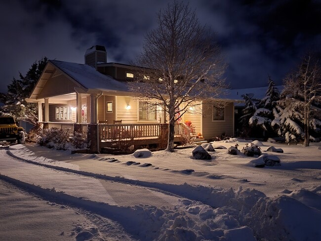 Building Photo - 600 S Ridge Dr