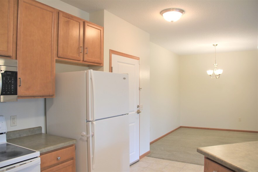 Building Photo - 2103 Silver Bell Rd