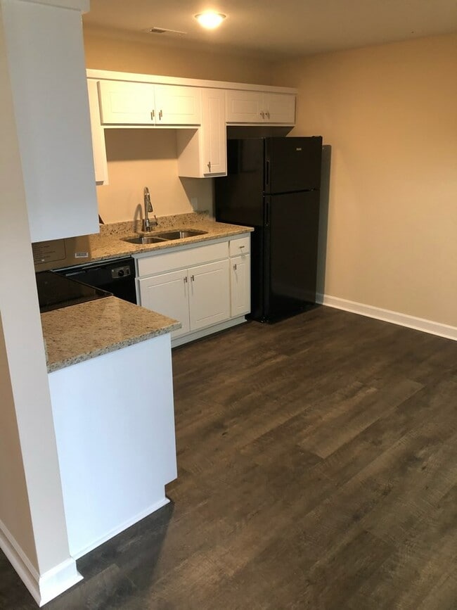 kitchen - 1150 Cross Creek Cir