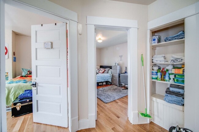 Building Photo - Ultimate 6-Bedroom House with Amazing Front Porch!