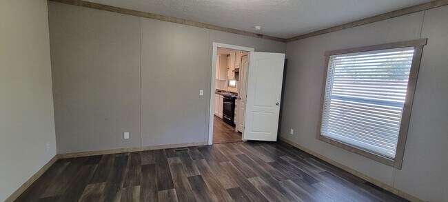 Building Photo - Very nice 3 bedroom/2 bath mobile home in Willow Oak Mobile Home Park in Keithville!