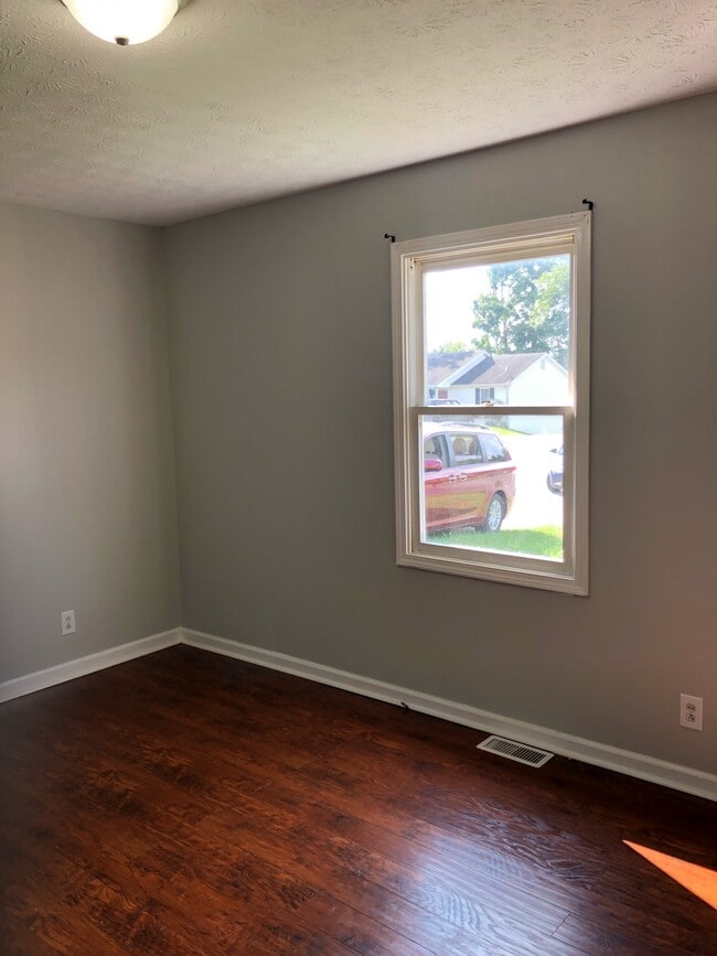 Building Photo - 1050 Scarlett Ln