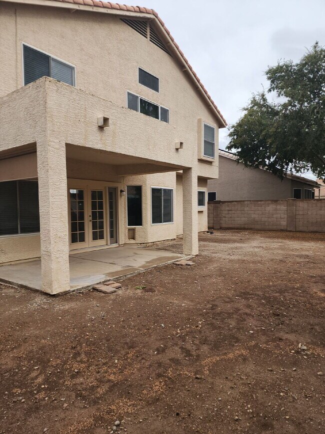 Building Photo - "Spacious 4-Bedroom Glendale Gem with Granite Elegance - 2018 Sq Ft of Comfort!"