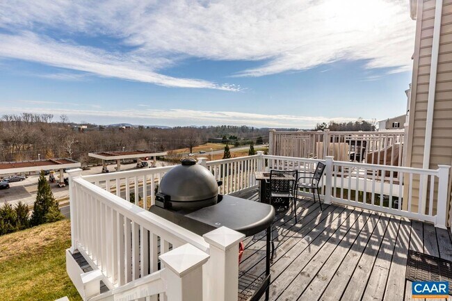 Building Photo - 2033 Elm Tree Ct