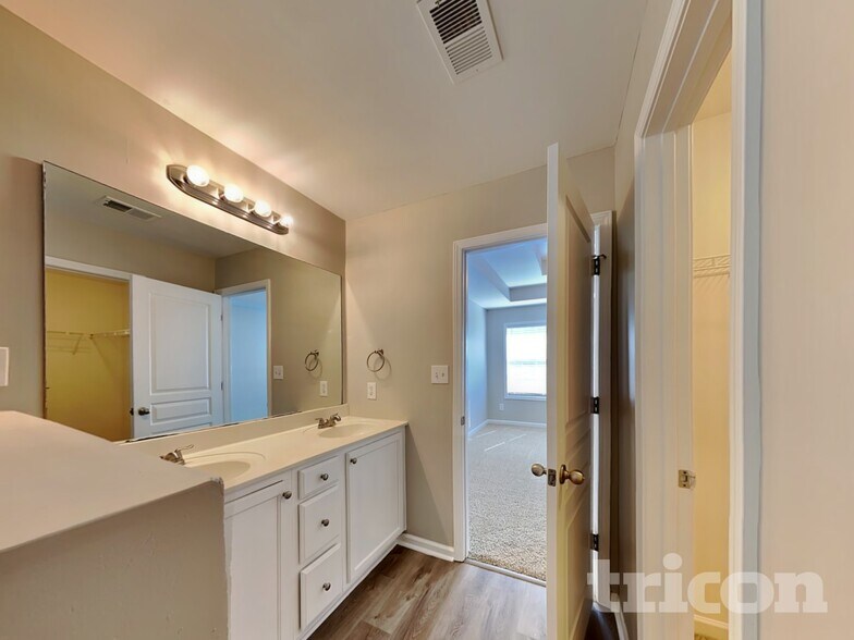 Building Photo - 800 Betsy Ross Trail