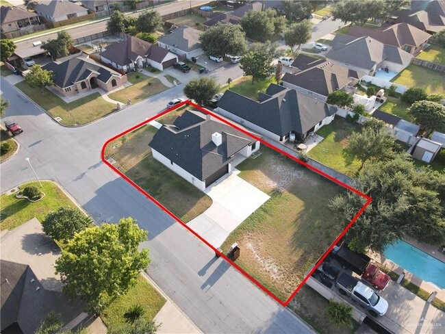 Building Photo - 4000 W Hackberry Ave