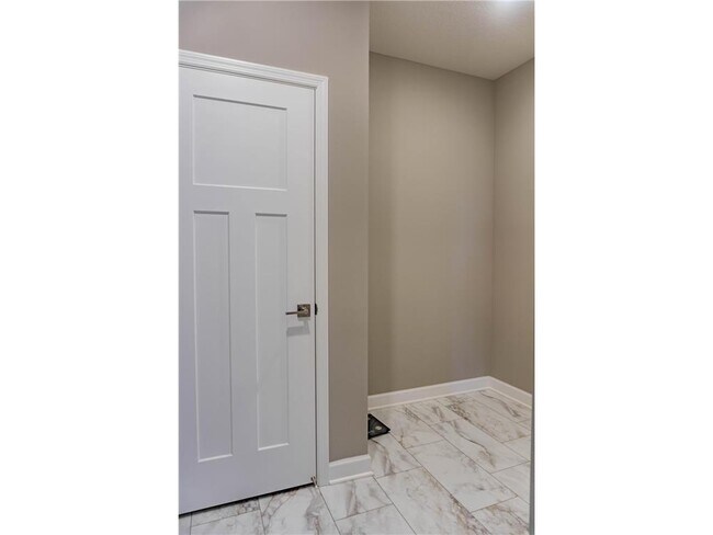 Building Photo - 1574 Edgebrook Ln