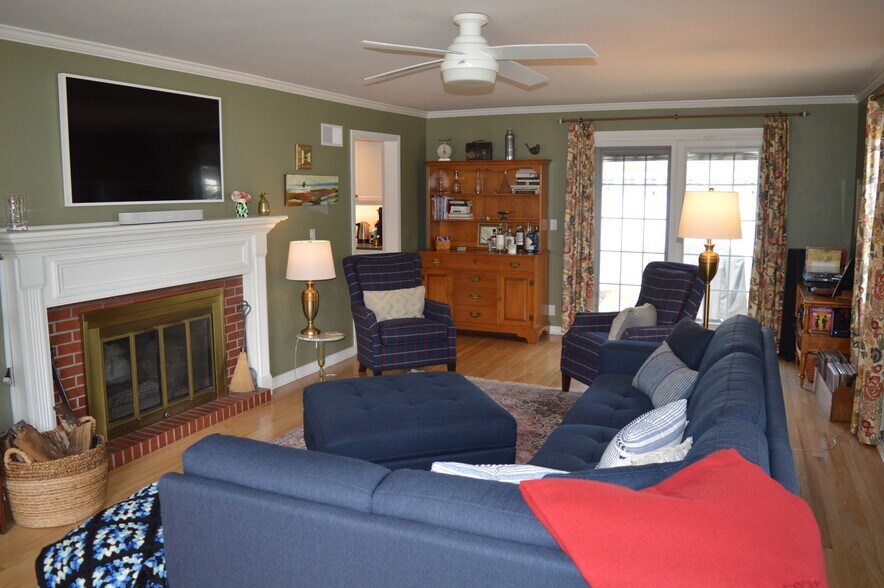 Building Photo - 7002 Hubbard Ave