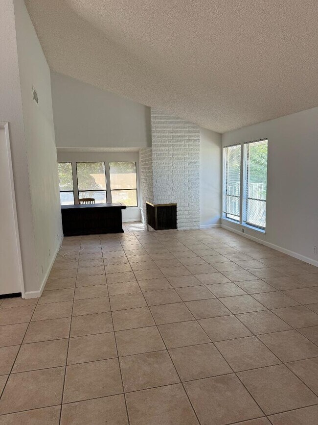 Building Photo - 40353 Sugar Bush Ct