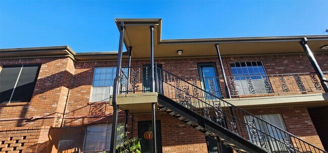 Building Photo - 11550 Chimney Rock Rd