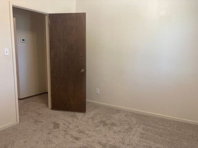 Building Photo - Turlock Country Living 3 Bedroom 2 Bath Home