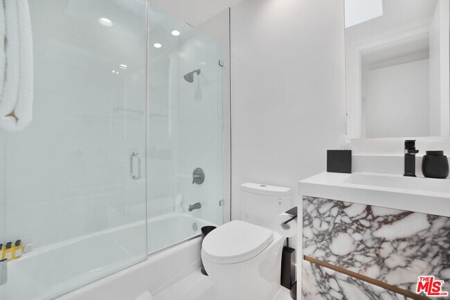 Building Photo - 30020 Morning View Dr