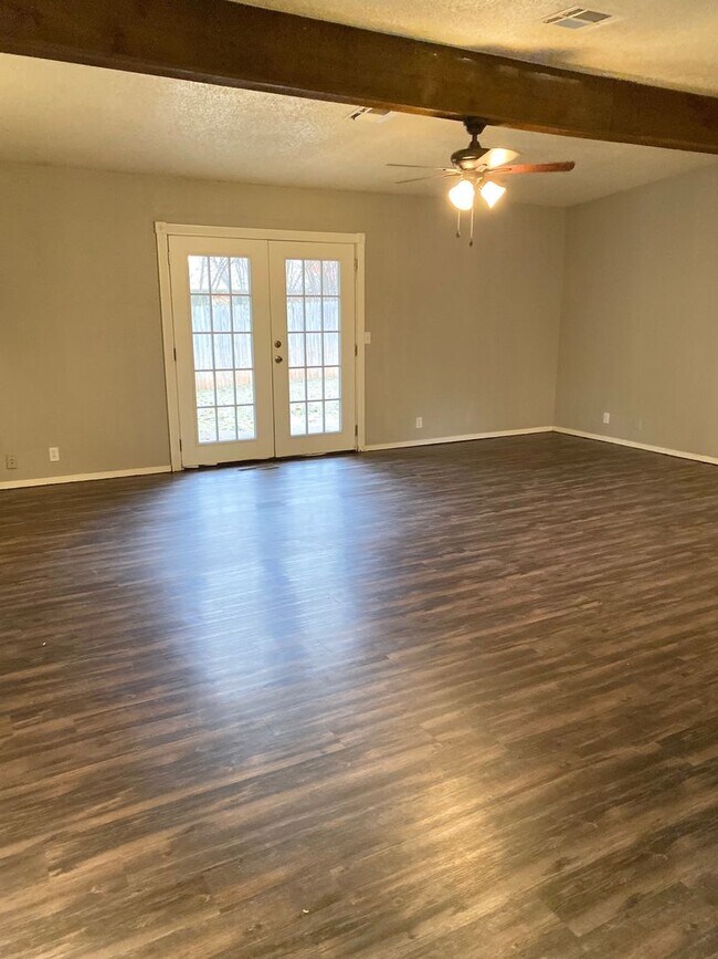 Building Photo - 2805 Summerfield Dr