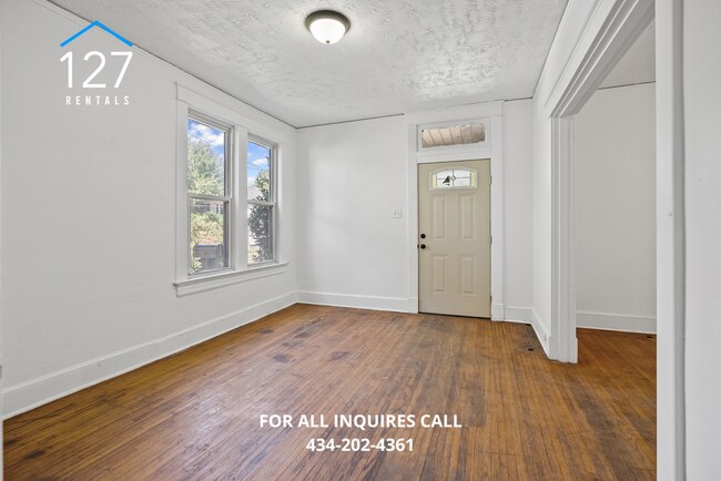 Building Photo - Updated 2 BR/1.5 Duplex with large back yard