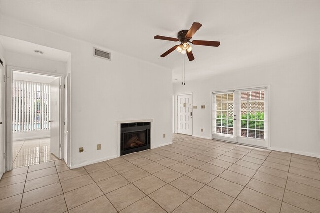 Building Photo - 2121 El Paseo St