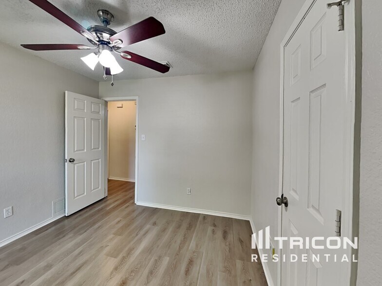 Building Photo - 615 Sherman Dr