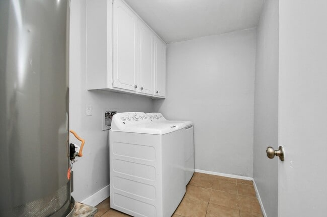 Building Photo - 24118 Spring Gum Dr