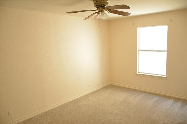Building Photo - 112 Sandstone Dr