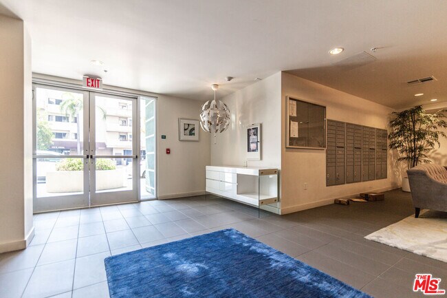 Building Photo - 436 S Virgil Ave