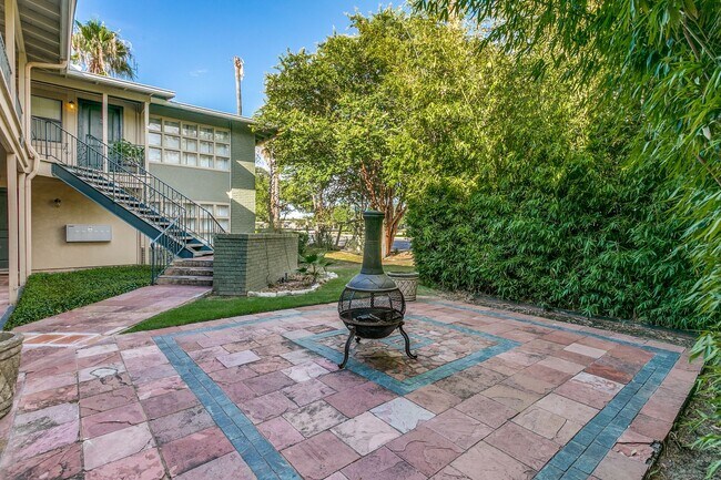 Building Photo - BOUTIQUE ALAMO HEIGHTS 1-BEDROOM APARTMENT