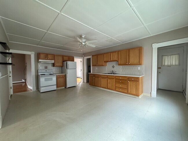 Building Photo - 704 Highland Ave