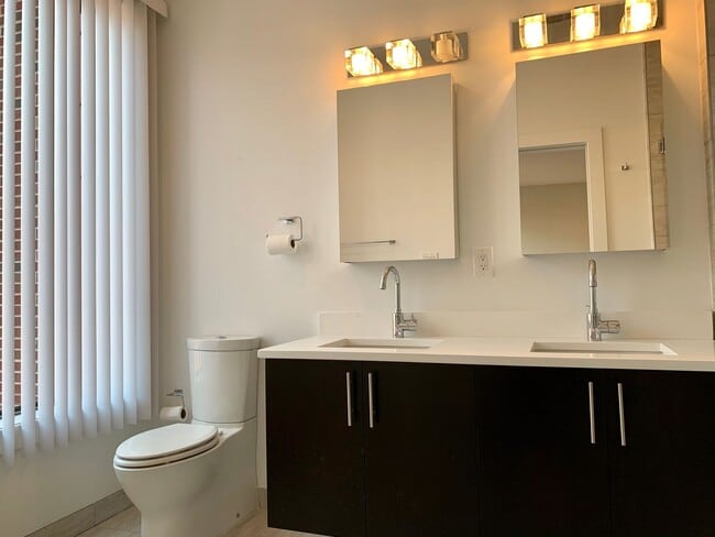 Building Photo - Stunning 3-Bed Townhome with Garage in Northern Liberties! Available mid-July!