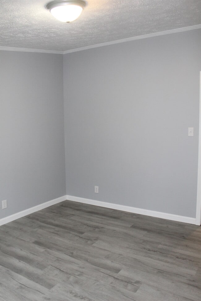 Building Photo - 6 Laura Ln