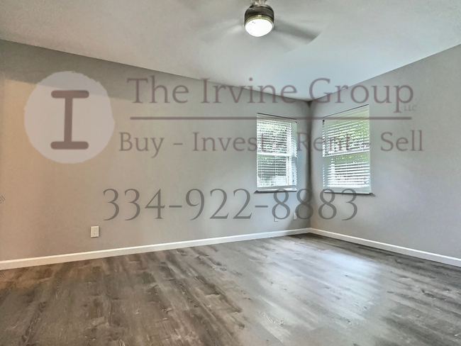 Building Photo - 3 bed 2 bath with 2 car garage