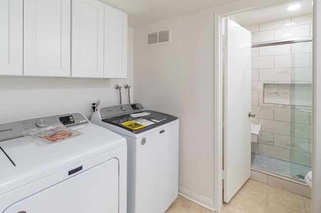 Building Photo - Recently Remodeled 3 Bedroom - Two Story B...