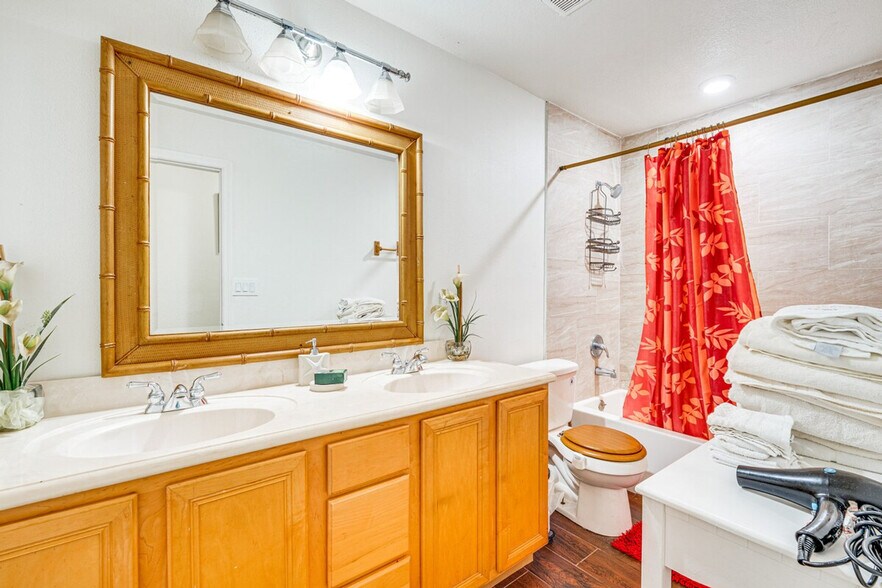 Building Photo - 281 W 18th St