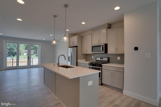 Building Photo - 5102 Oakmoore Dr