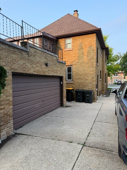 Building Photo - 517 N 66th St