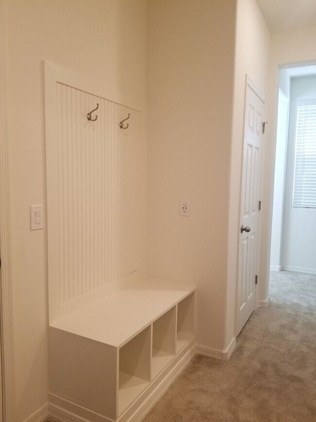 Building Photo - Great Home in Gated Community
