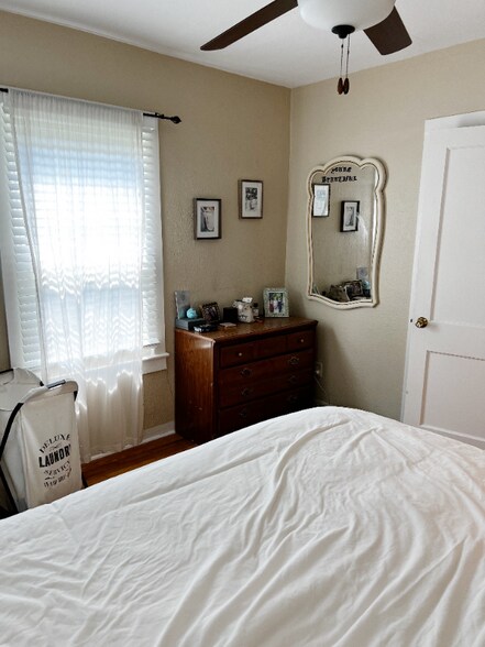 Building Photo - 1529 Yancey St