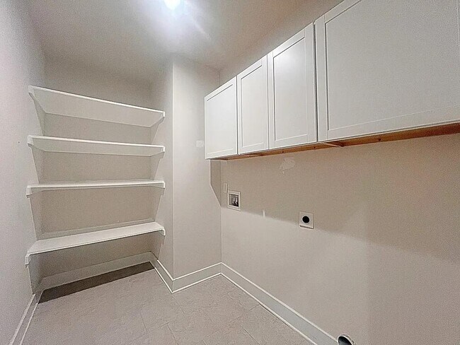 Building Photo - 213 Bank Swallow Wy