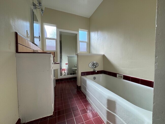 Building Photo - 9217 Alcott St