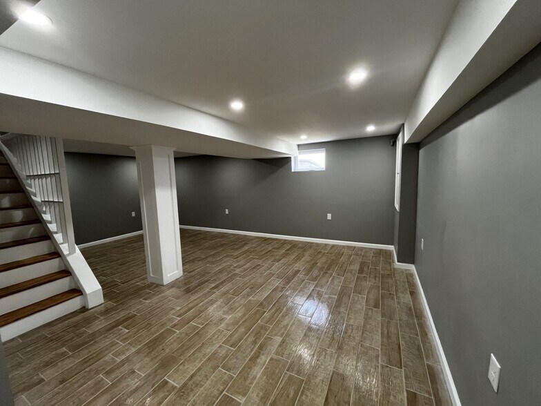 Building Photo - 280 S Boulevard