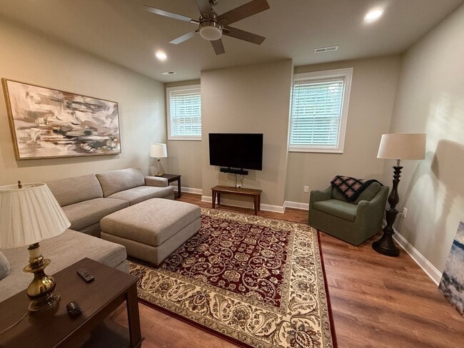 Building Photo - 2021 Rivermont Ave