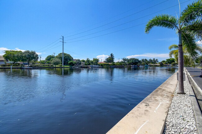Building Photo - 170 Cypress Club Dr