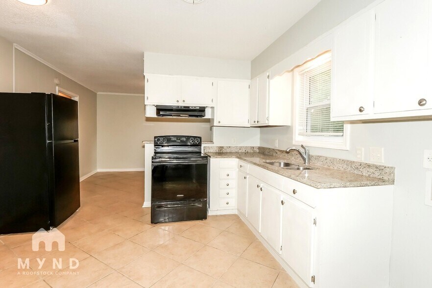 Building Photo - 8206 Whitehead Dr