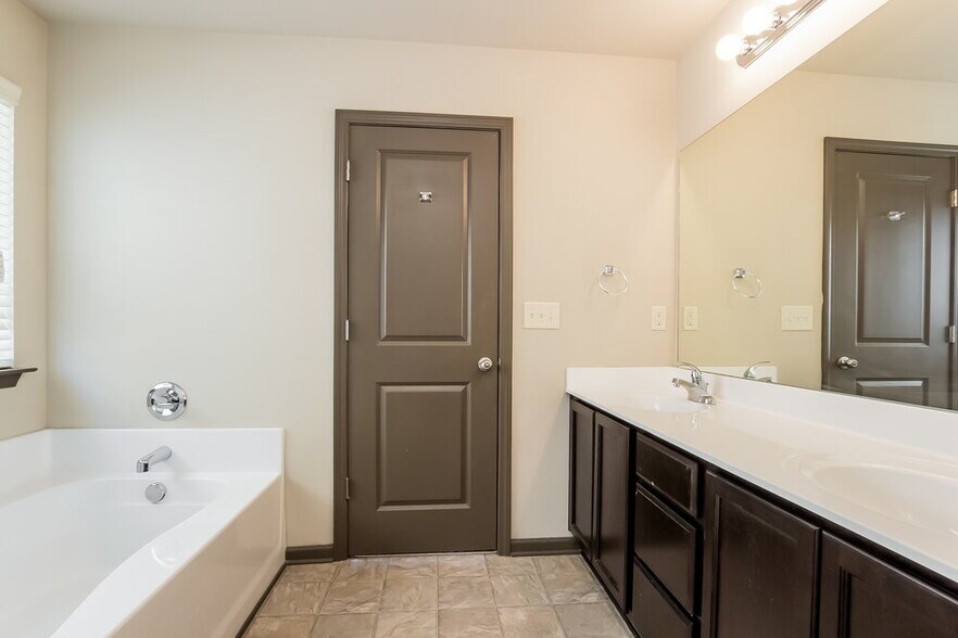 Building Photo - 631 Sweet Ashley Way