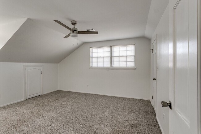 Building Photo - Spacious 4-Bedroom Home in Mature Neighborhood