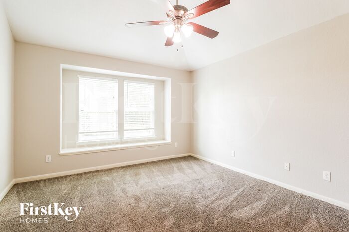 Building Photo - 9931 Fairlane Oaks Dr