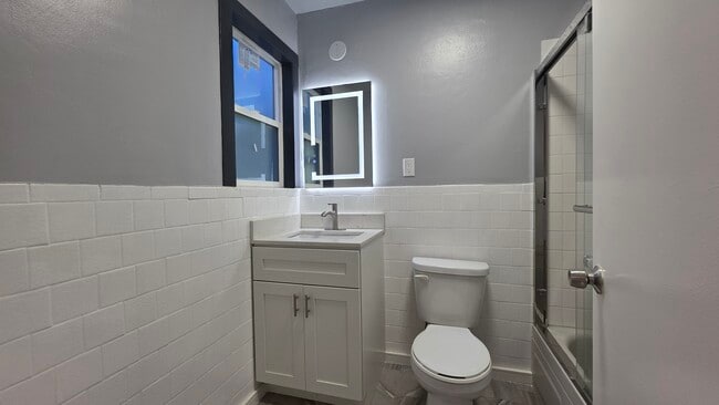 Building Photo - 1590 Underwood Ave