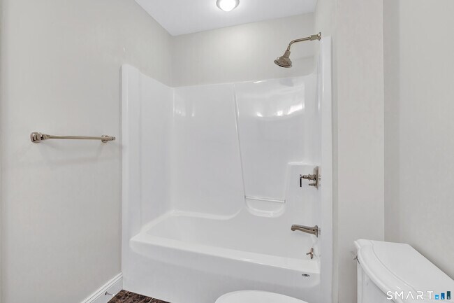 Building Photo - 2 Murphys Ln