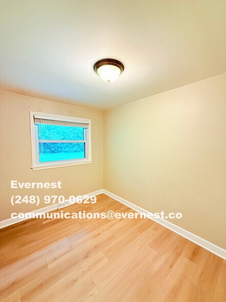 Building Photo - 17252 Sunnybrook Dr