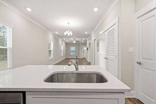 Building Photo - 3 Bedroom End Unit with a Lake View!!